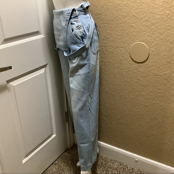 🛑 Forever 21 Light Wash Overalls NWT - Picture 4 of 5